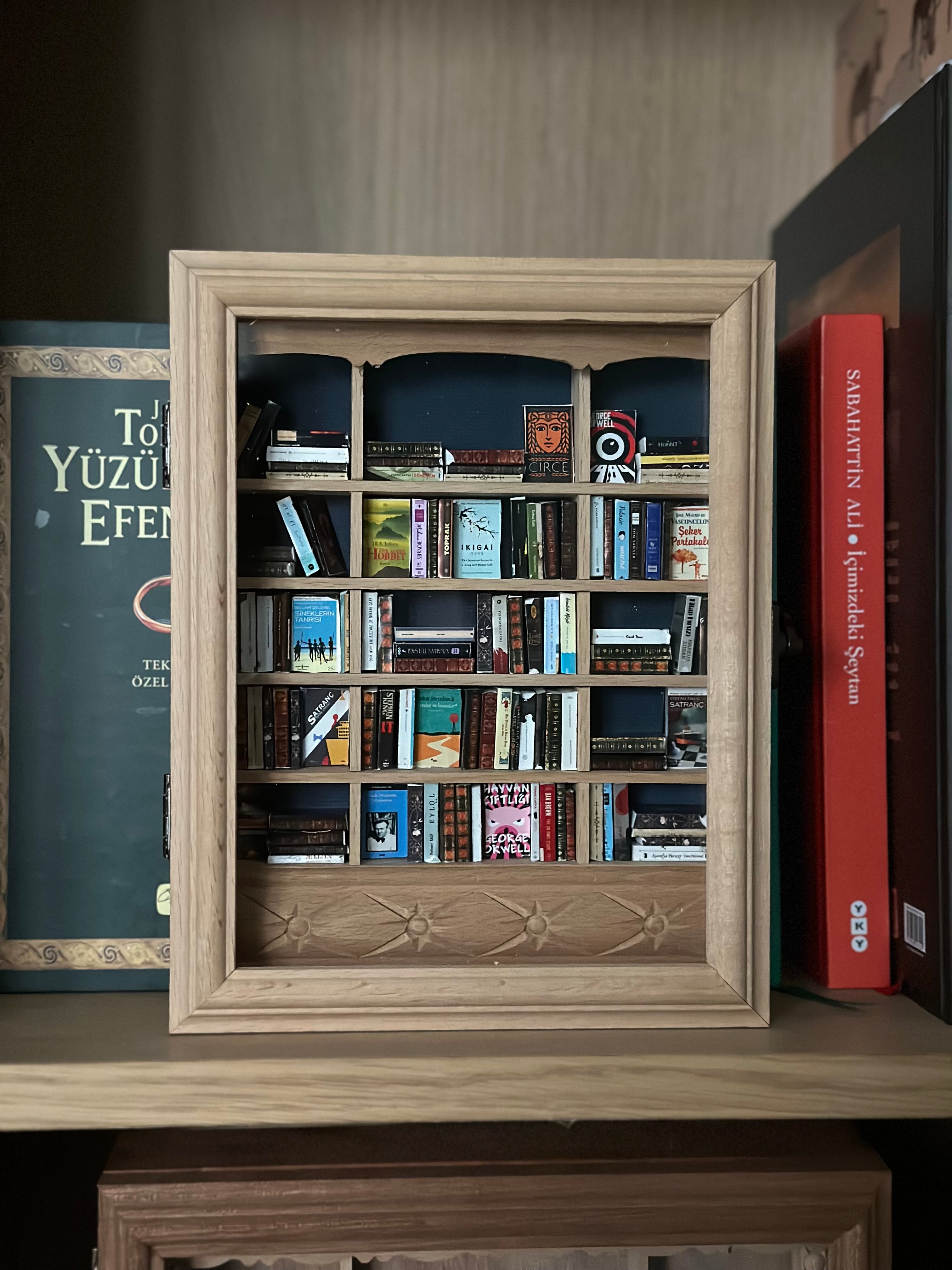 Küçük dikey kitaplık(23*18cm)